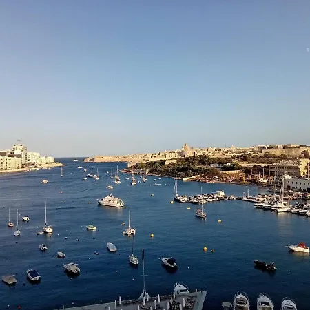 Apartment Luxury 3 Bedroom In - Walk To & Dining Sliema