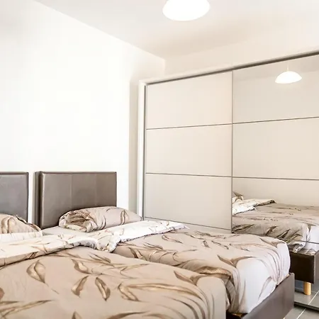 Apartment Luxury 3 Bedroom In - Walk To & Dining *