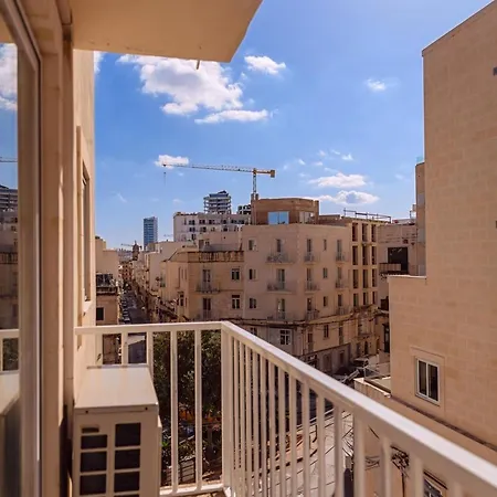 Luxury 3 Bedroom In - Walk To & Dining Sliema