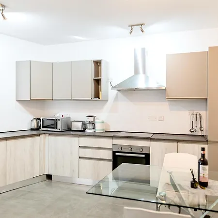 Luxury 3 Bedroom In - Walk To & Dining * Sliema