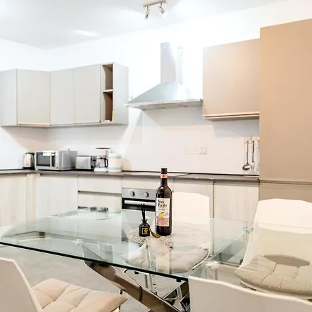 Apartman Luxury 3 Bedroom In - Walk To & Dining Sliema