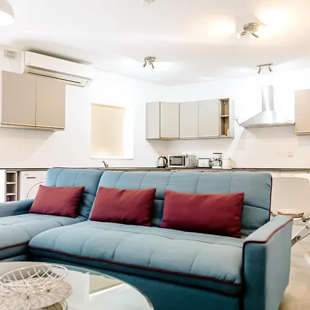 Luxury 3 Bedroom In - Walk To & Dining Sliema