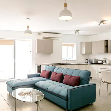 Luxury 3 Bedroom In - Walk To & Dining Apartment