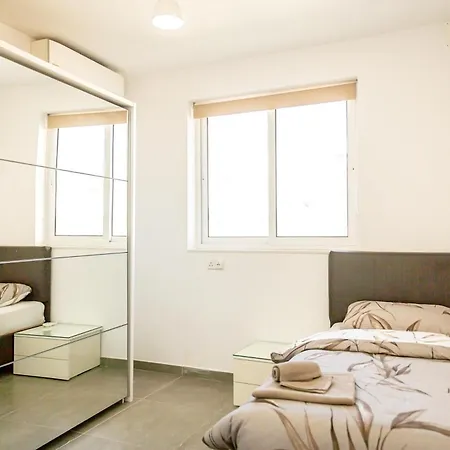 Apartment Luxury 3 Bedroom In - Walk To & Dining