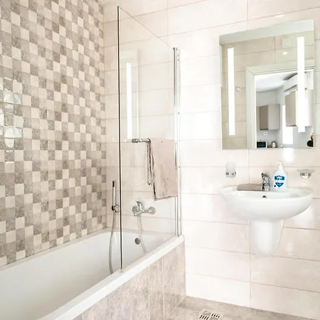 Apartman Luxury 3 Bedroom In - Walk To & Dining *