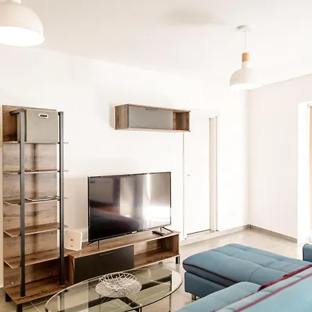 Luxury 3 Bedroom In - Walk To & Dining Apartment *